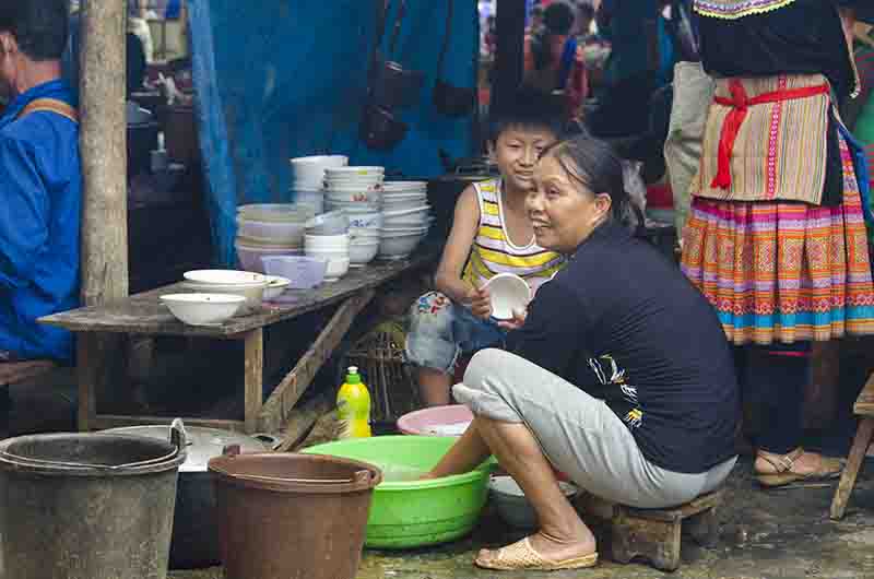 272 - Vietnam - Bac Ha - mercado - comedor
